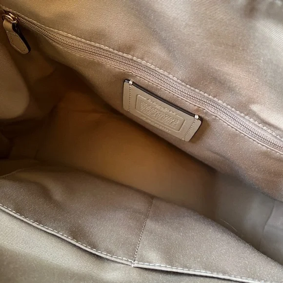 Authentic Coach C5690 “Kleo” Large Carryall Pebbled Leather Handbag in Chalk - Picture 9 of 12